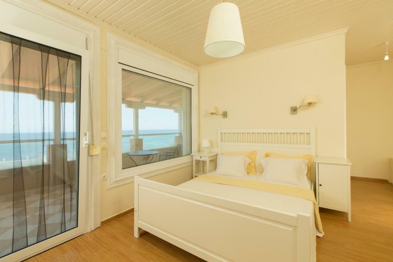 Magnificent Seascape Villa On A Secluded Beach Nea Moudania Exterior foto