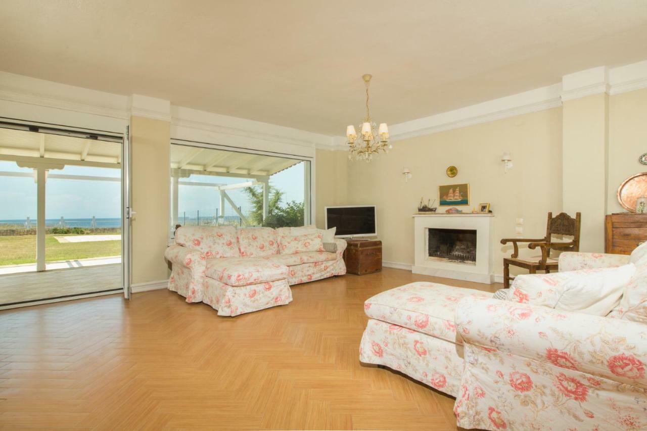 Magnificent Seascape Villa On A Secluded Beach Nea Moudania Exterior foto